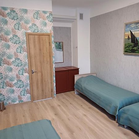 Green Oaks Private Rooms With Private Shower Klaipeda Bagian luar foto