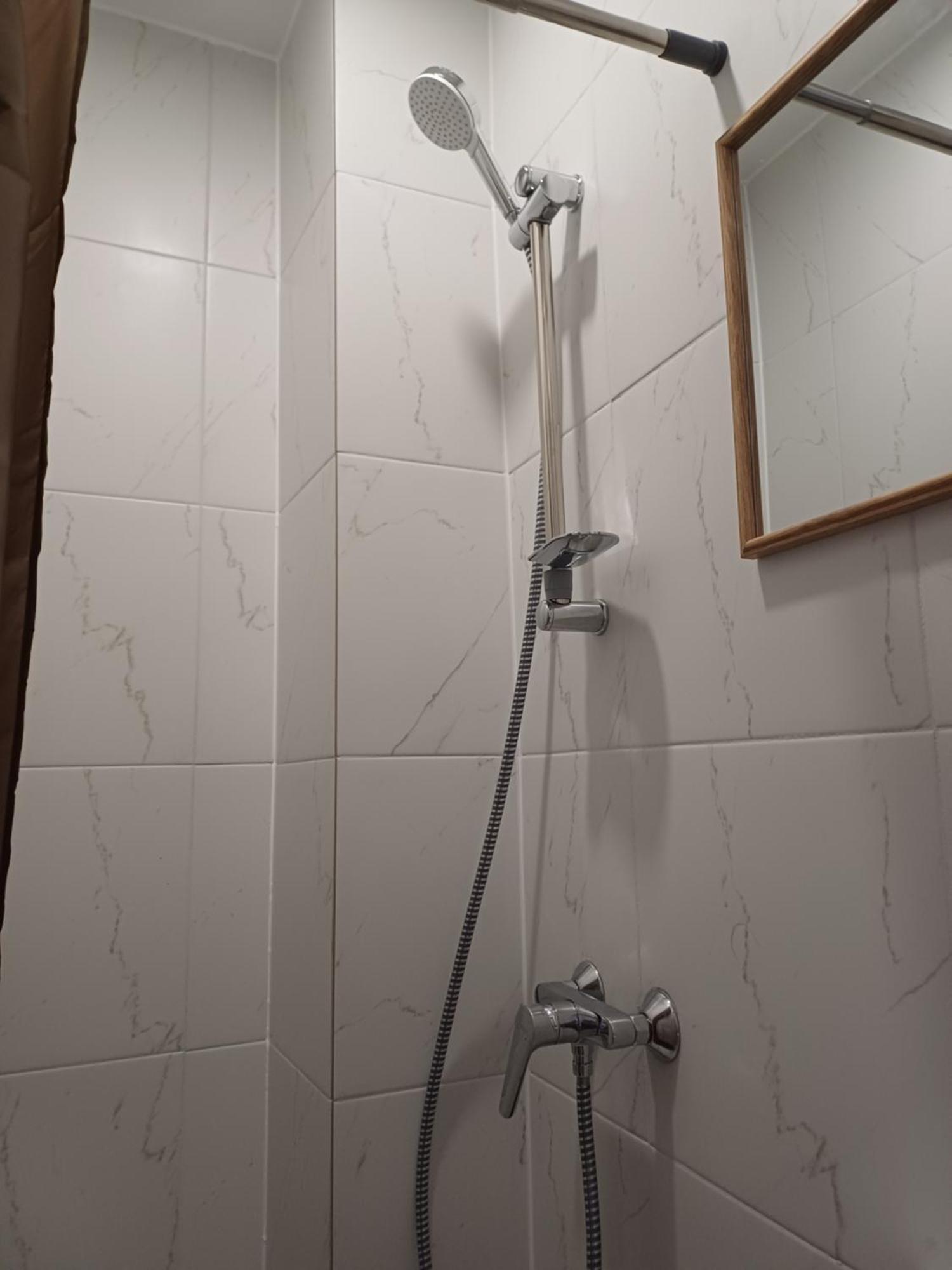 Green Oaks Private Rooms With Private Shower Klaipeda Bagian luar foto