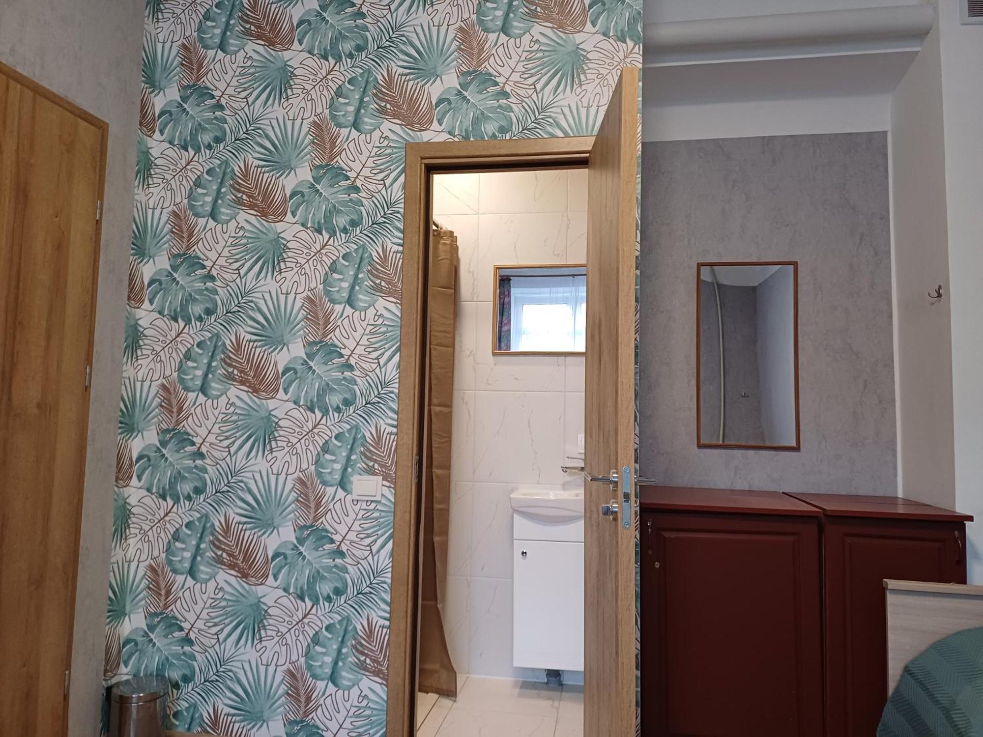 Green Oaks Private Rooms With Private Shower Klaipeda Bagian luar foto